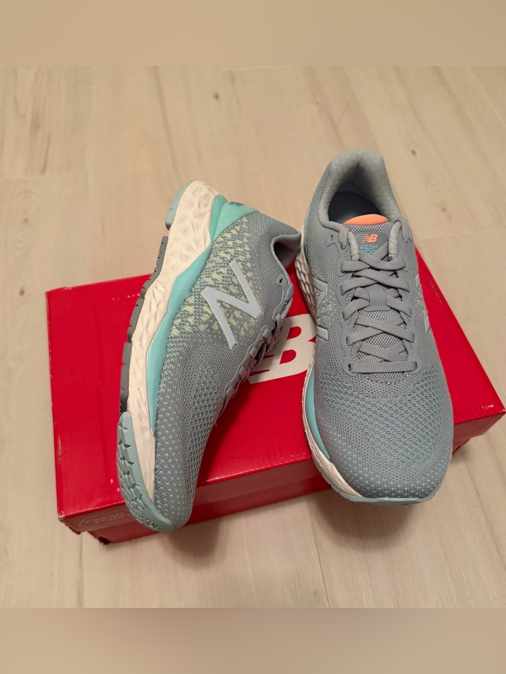 New Balance Women's Light Gray and Teal Athletic Running Shoes NEW